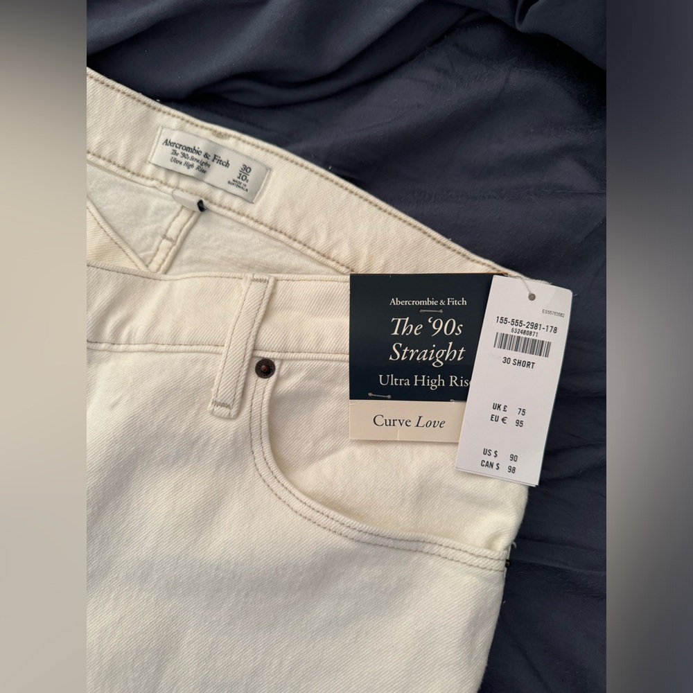 Abercrombie ultra high waisted 90s straight white jeans 30